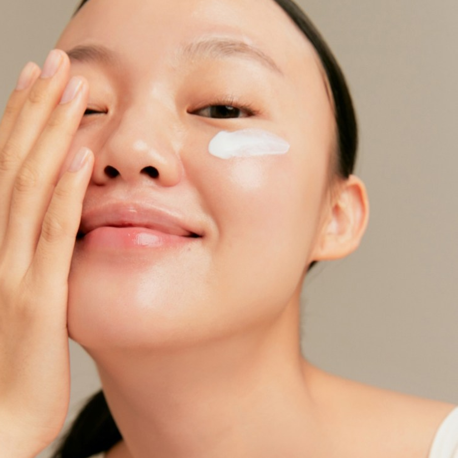 Innisfree Гиалуроновый увлажняющий солнцезащитный крем SPF50+ PA++++, 50 мл, 1 шт(скидка-47%)