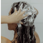 Abka Beer Yeast Scalp Care Шампунь для облегчения симптомов выпадения волос с ароматом чайного дерева, 1 л, 1 шт (скидка-44%)