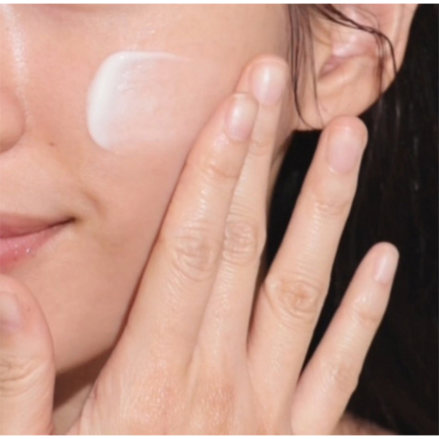 Увлажняющая сыворотка с гиалуроновой кислотой Innisfree Green Tea, SPF50+ PA++++, 50 мл (скидка-48%)