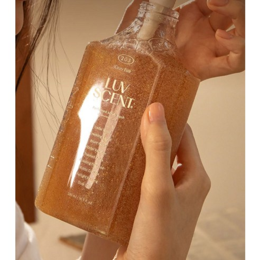 Luvscent Scrub Wash Cozy Fire Cedarwood Scent – скраб для тела с ароматом кедра и уютного огня, 500 мл