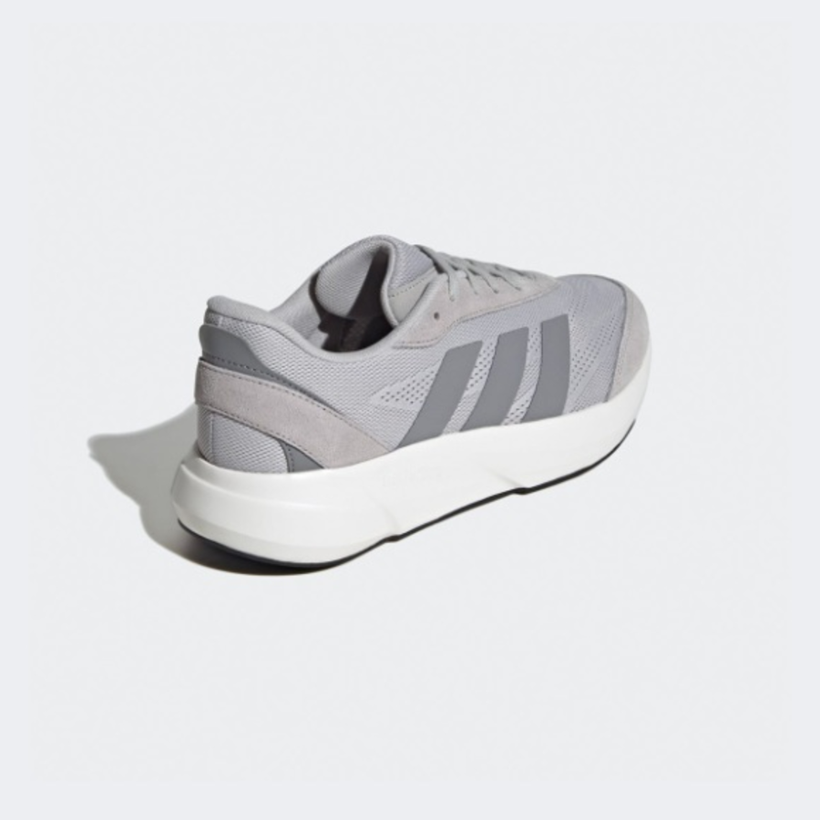 Adidas – кроссовки Lightshift