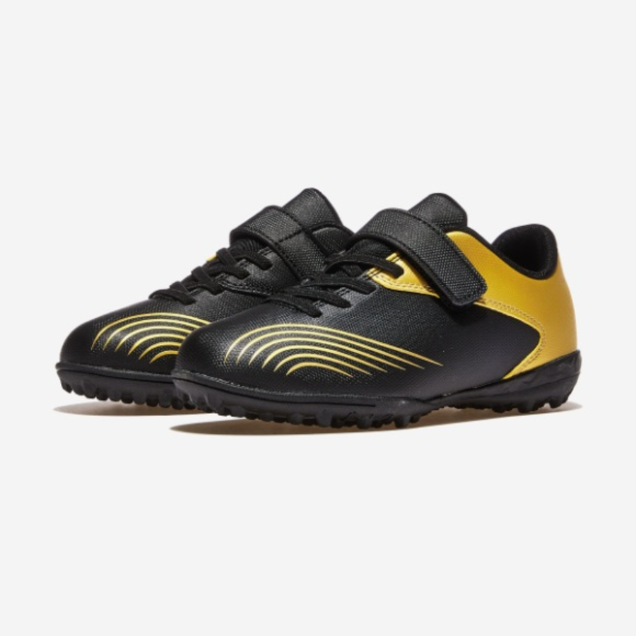 Diadora – кроссовки Striker TF 2