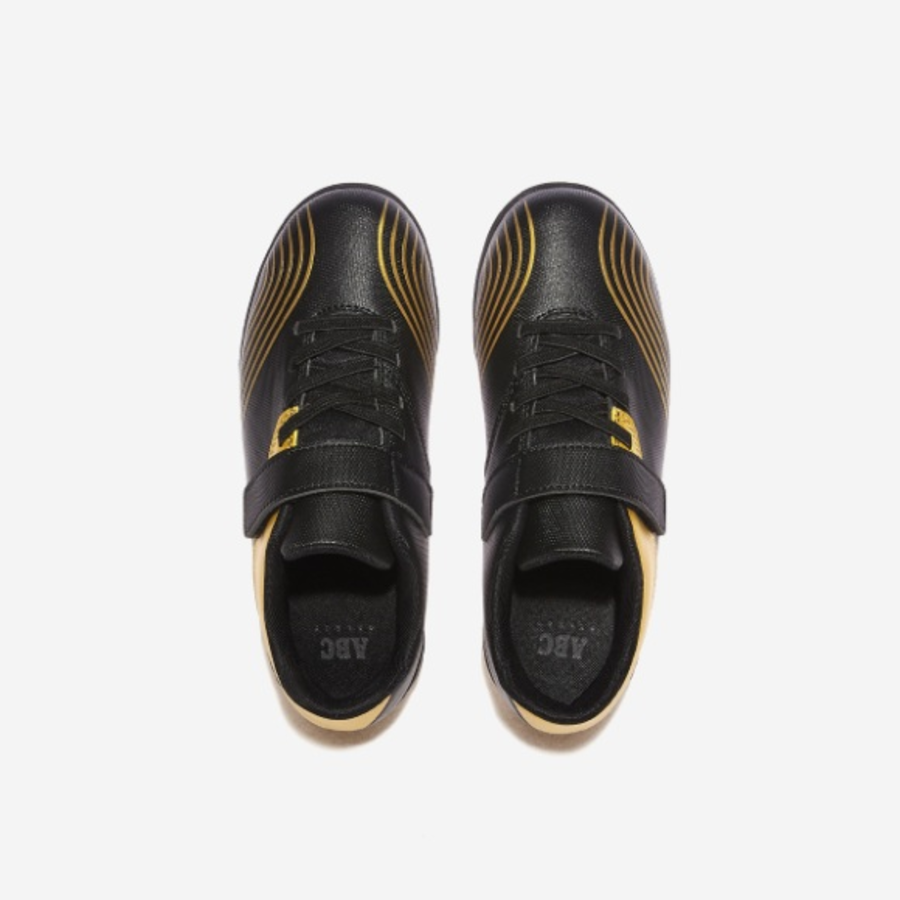 Diadora – кроссовки Striker TF 2