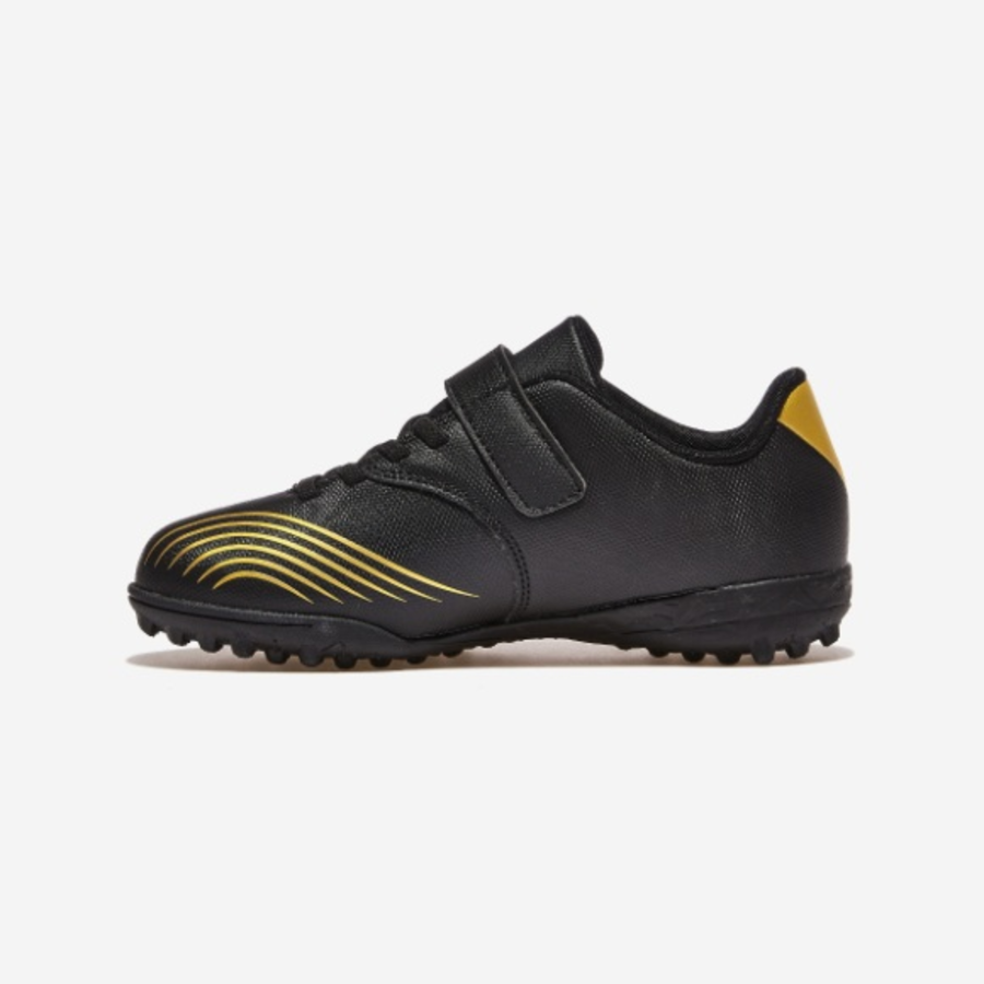 Diadora – кроссовки Striker TF 2