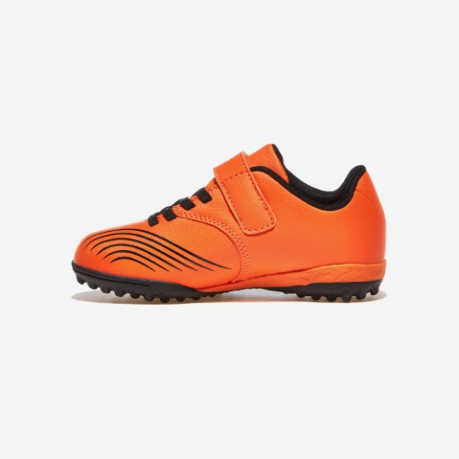 Diadora – кроссовки Striker TF 2