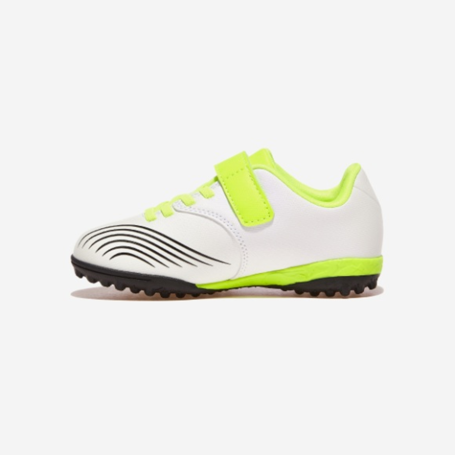 Diadora – кроссовки Striker TF 2