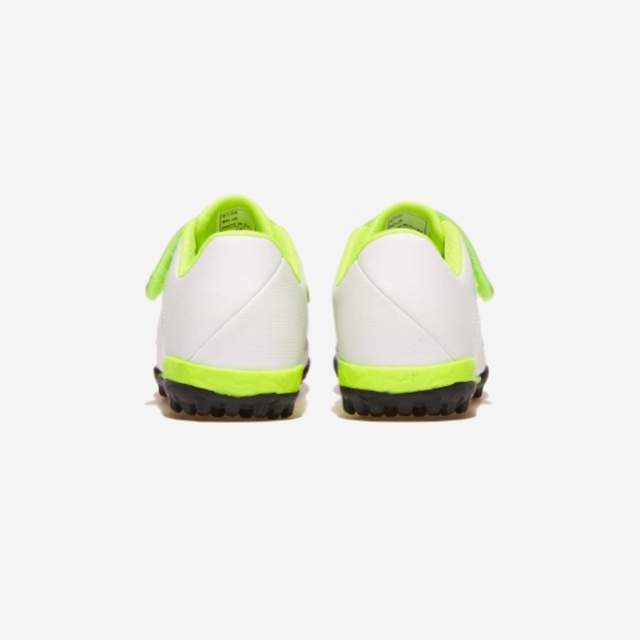 Diadora – кроссовки Striker TF 2