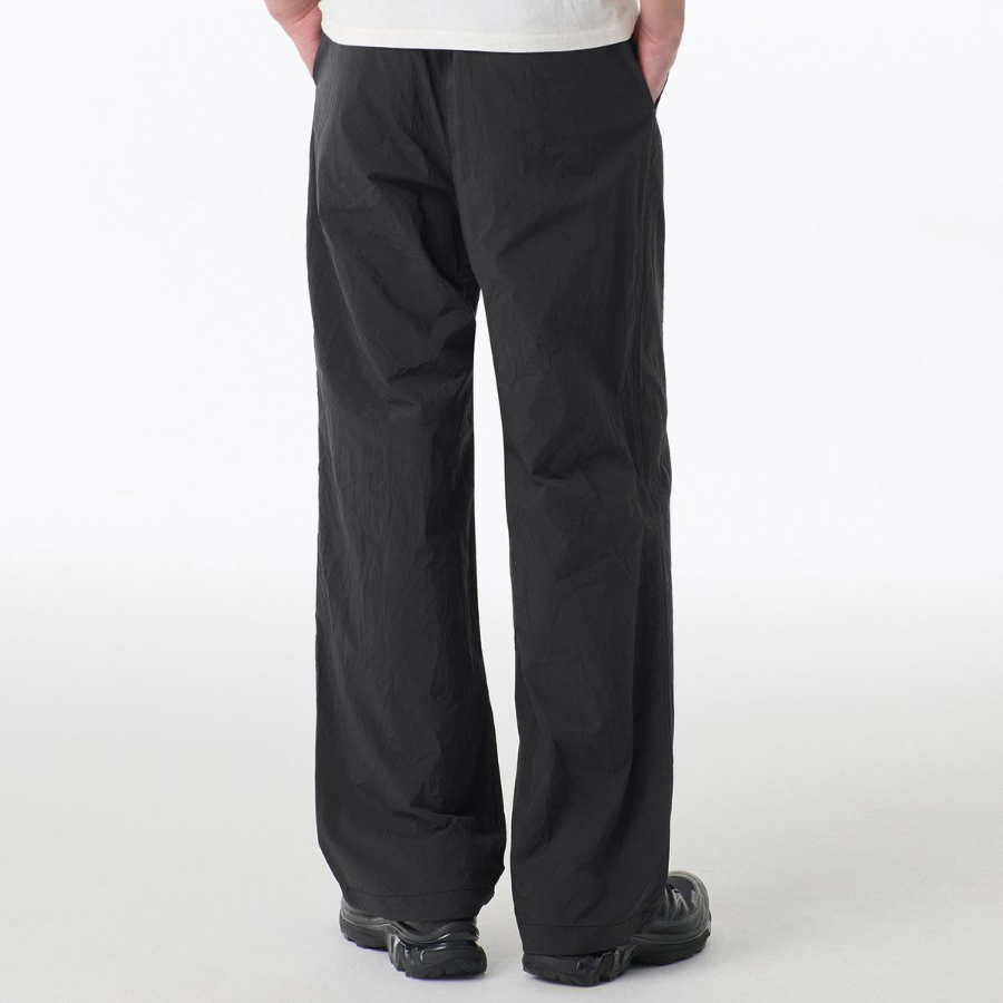 Nylon Crease One-Tuck Wide Banding Pants [Black]