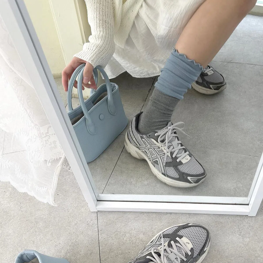 Frill Half-Half Knee Socks — стильные ни-саксы с контрастным дизайном и фестонами