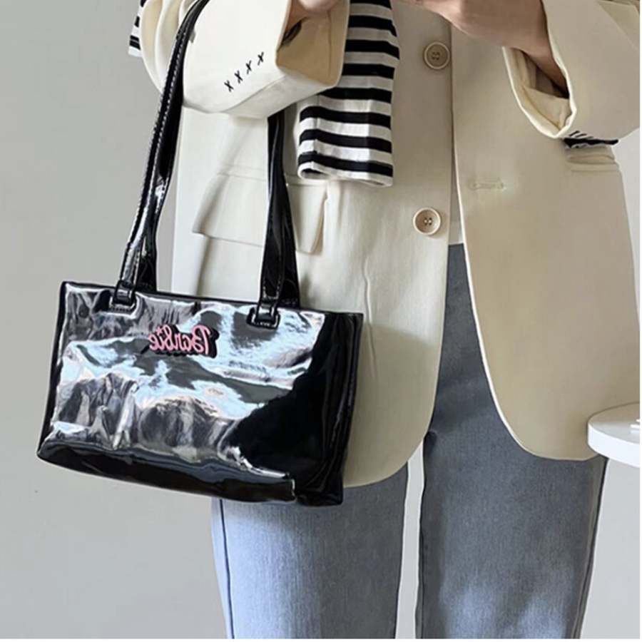 Kium Enamel Shiny Tote — глянцевый акцент на каждый день