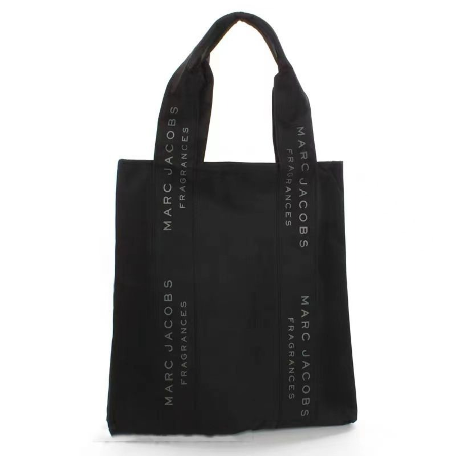 Marc Jacobs Lettering Canvas Daily Eco Bag — стильный минимализм с узнаваемым акцентом