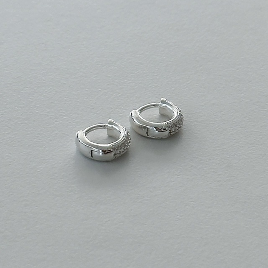 Серьги-кольца с крупными кубическими кристаллами и замком one-touch из серебра 925 пробы