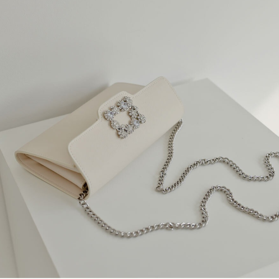 Jewel Clutch Bag — сияющий акцент для особых случаев