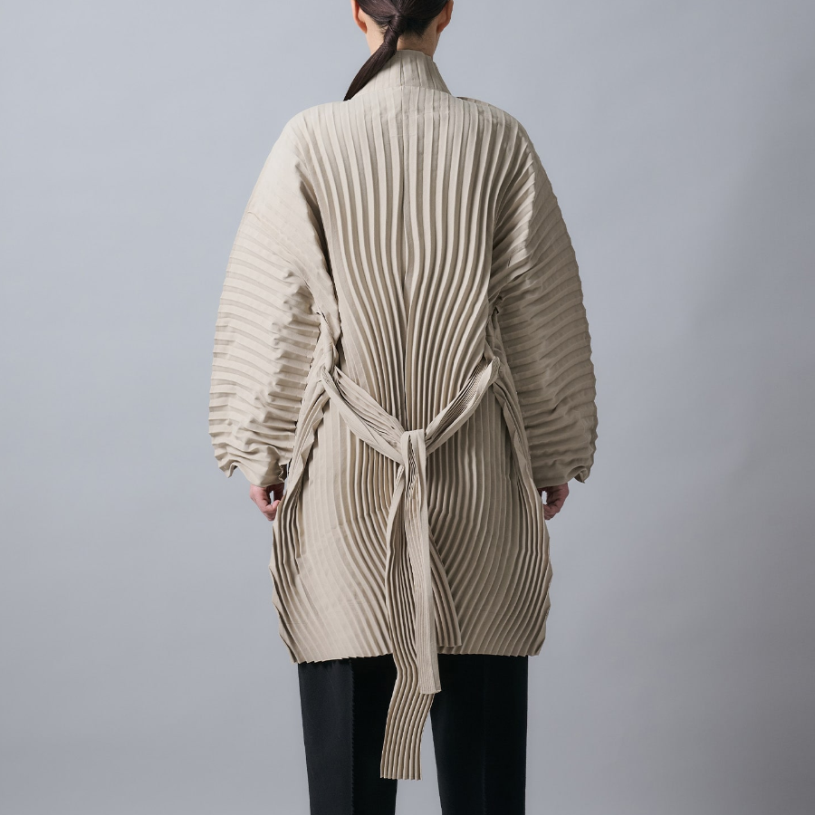 ISSEY MIYAKE Wavering Pleats Coat - Ash Beige