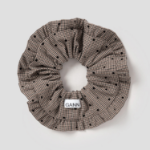 GANNI Flock Check Frill Scrunchie – Tigers Eye