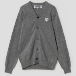 PLAY COMME DES GARÇONS (Unisex) White Heart Wappen Cardigan – Light Grey