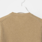 PLAY COMME DES GARÇONS (Unisex) White Heart Wappen Cardigan – Beige