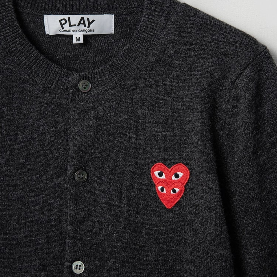PLAY COMME DES GARÇONS (Unisex) Double Red Heart Wappen Cardigan – Grey