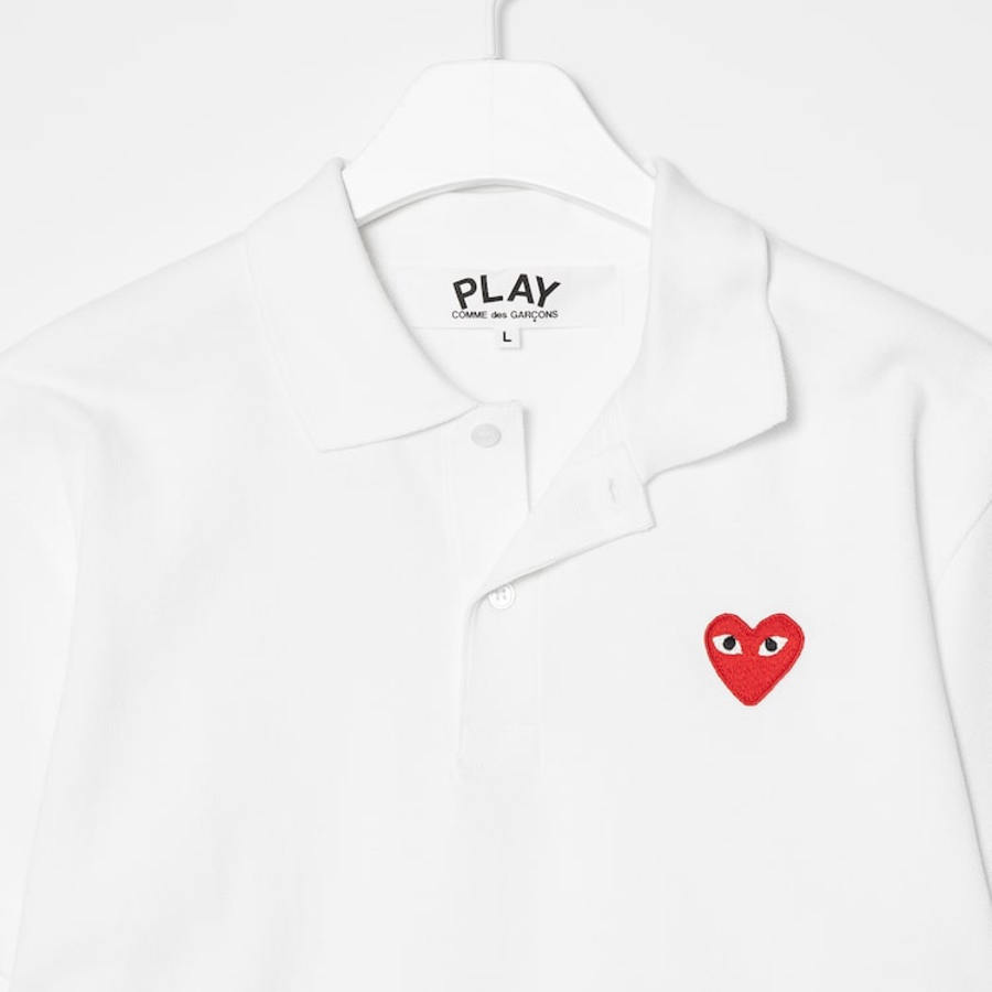 PLAY COMME des GARÇONS (Unisex) Red Heart Wappen Polo Shirt – White
