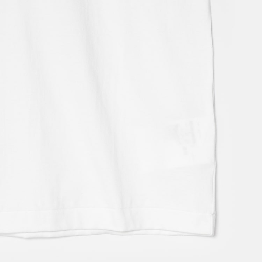 PLAY COMME des GARÇONS (Unisex) Red Heart Wappen T-Shirt With Blue Eyes Heart – White