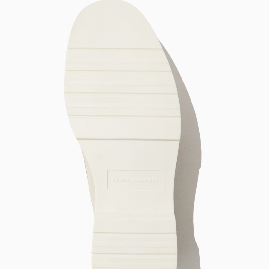 TOMMY HILFIGER Georgia Nubuck Loafer
