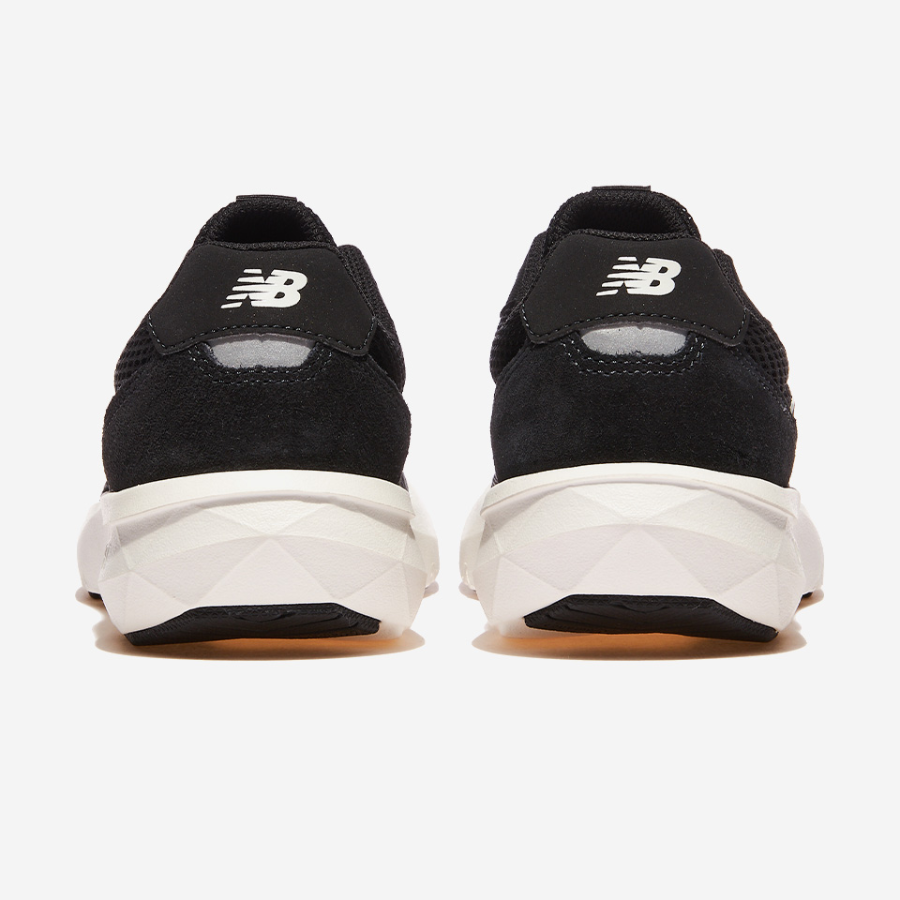 New Balance UA800DB1