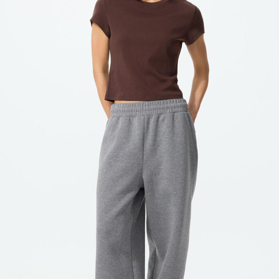 UNIQLO Mini T — укороченная женская футболка