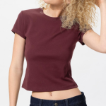 UNIQLO Mini T — укороченная женская футболка