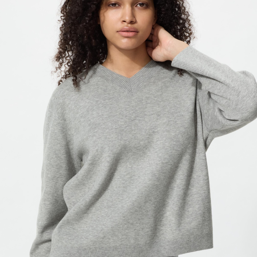 Uniqlo Трикотажный свитер с V-образным вырезом