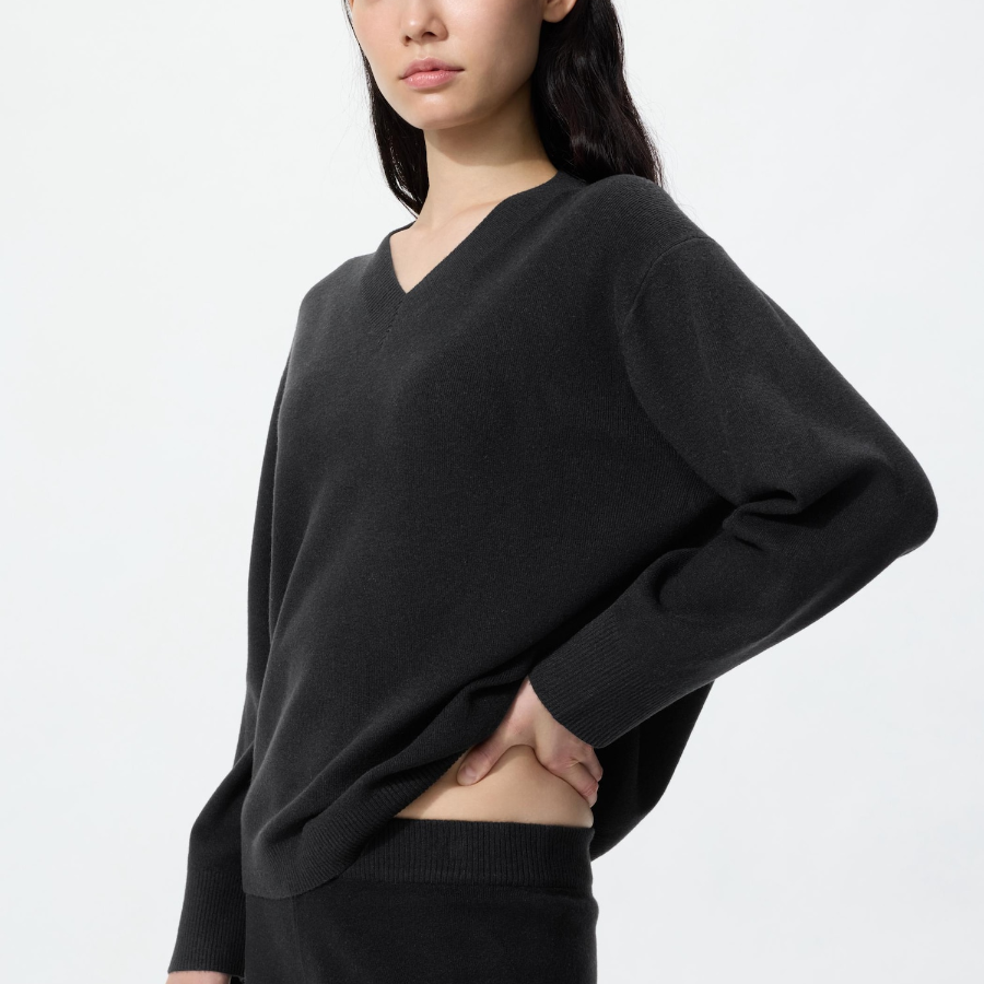Uniqlo Трикотажный свитер с V-образным вырезом