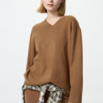 Uniqlo Трикотажный свитер с V-образным вырезом