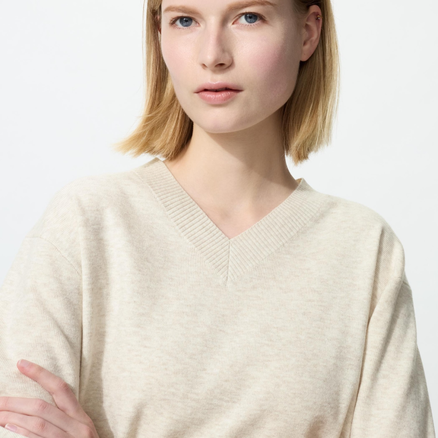 Uniqlo Трикотажный свитер с V-образным вырезом