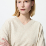 Uniqlo Трикотажный свитер с V-образным вырезом