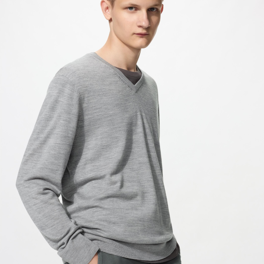 Uniqlo Свитер из шерсти мериноса с V-образным вырезом