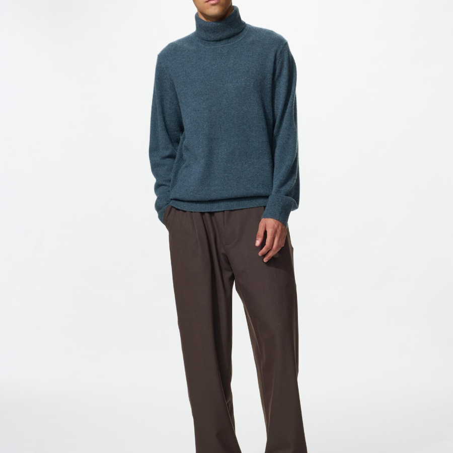 Uniqlo Кашемировый свитер с высоким воротником