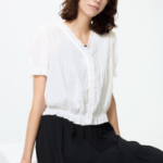 Uniqlo Хлопковая блузка с V-образным вырезом и короткими рукавами