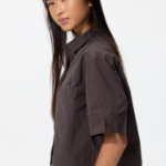 Uniqlo Нейлоновая рубашка свободного кроя с рукавами до локтя