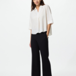 Uniqlo Полосатая блузка из вискозы с открытым воротником и рукавами 3/4