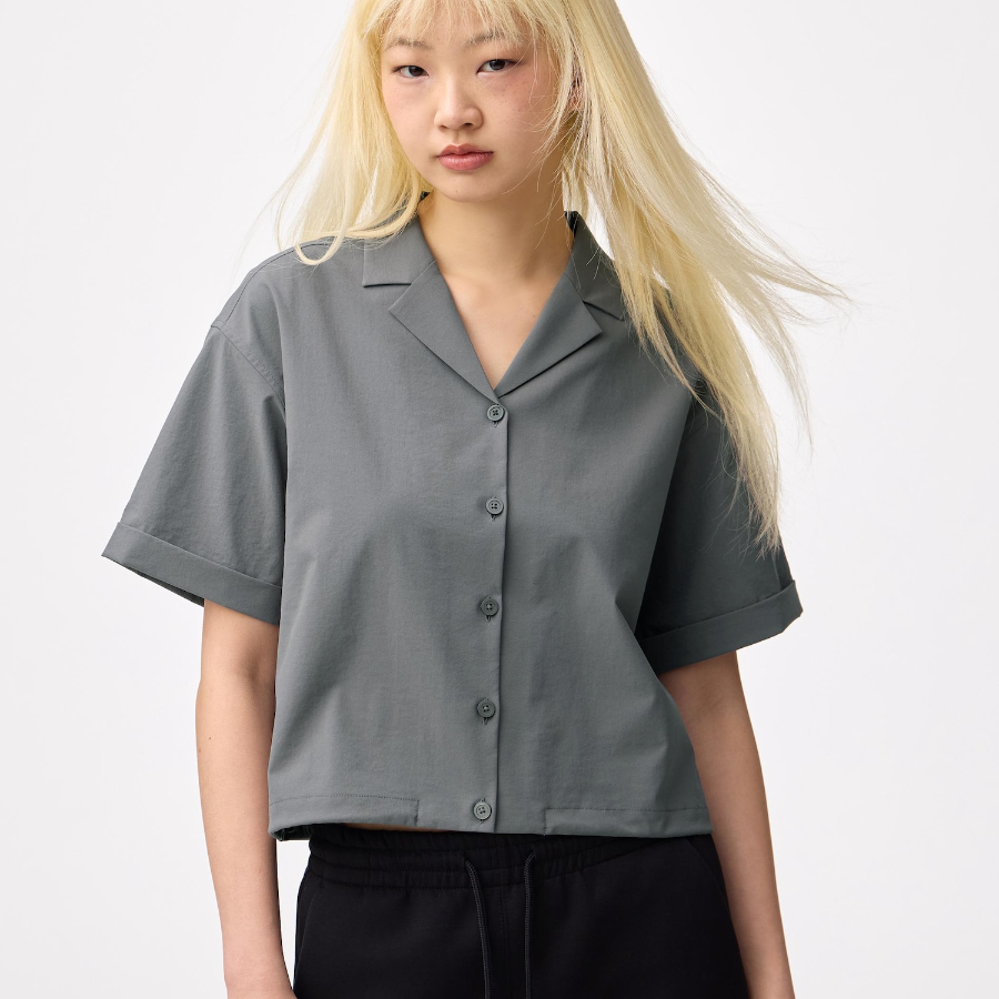 Uniqlo Технологичная укороченная рубашка с короткими рукавами